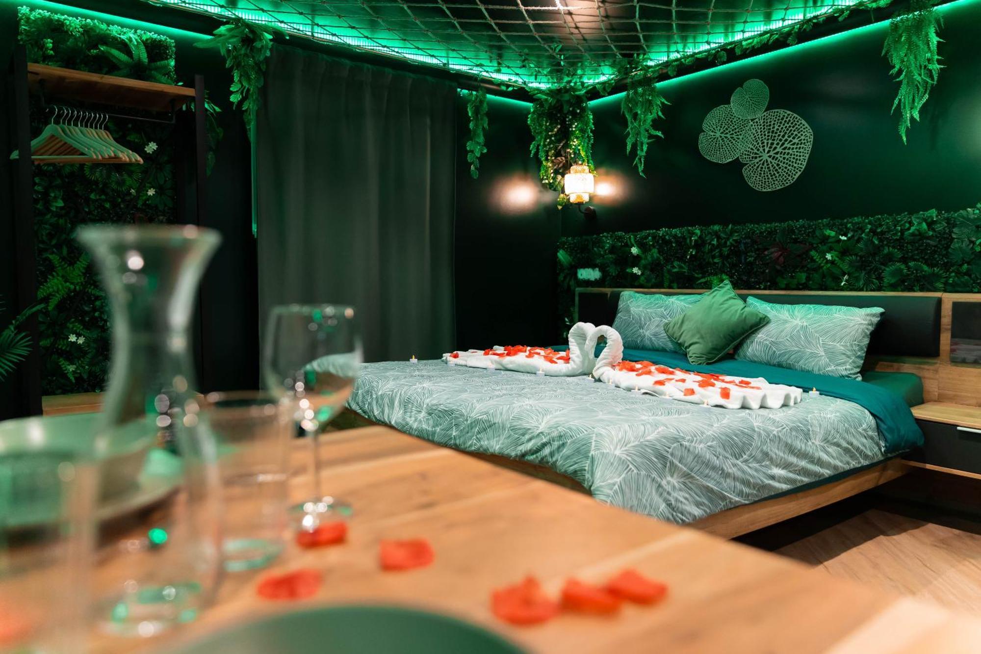 L'Oasis Tropicale, Jacuzzi, Love Room Roppenheim Exteriör bild